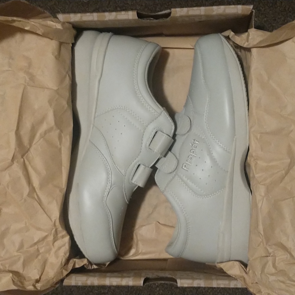NWB! Propet LifeWalker Orthopedic Leather Walking Shoes Discontinued Sneakers